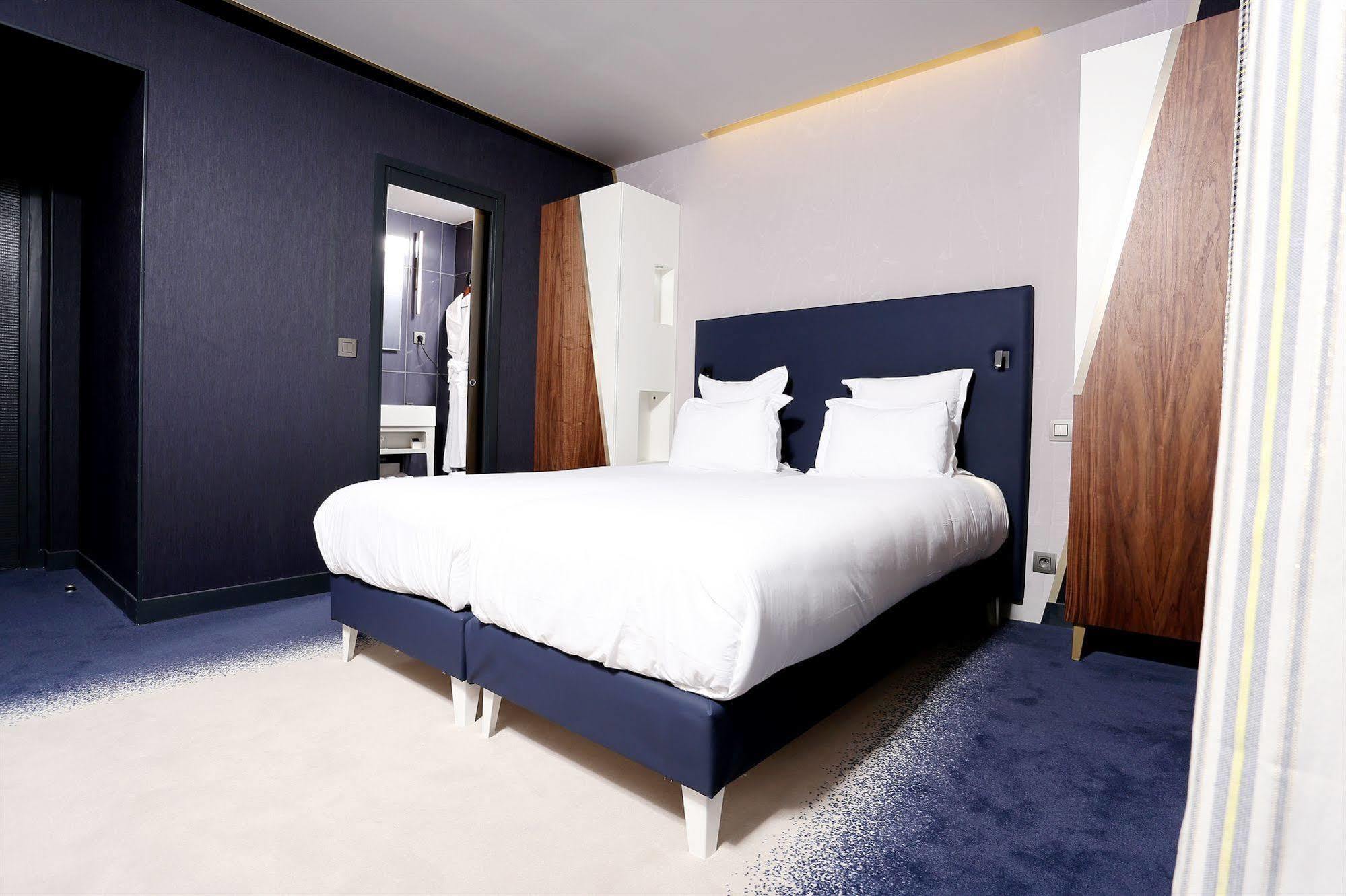 Le Malown Paris Exterior photo